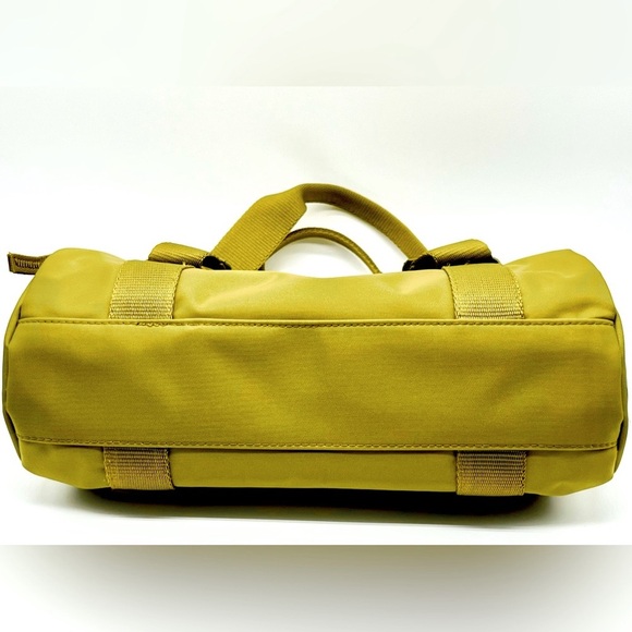 NWT Kenneth Cole Reaction Small Moss Green Barrel Bag - Picture 10 of 10